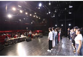 中国爽插逼视频了高三年级表演专业举行阶段考试